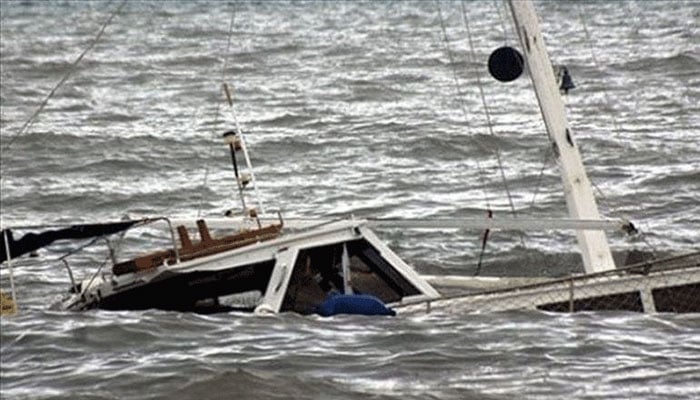 منوڑہ، اسپیڈ بوٹ اور لانچ میں خوفناک تصادم،  2 خواتین جاں بحق، بچوں سمیت 19 افراد ڈوب گئے