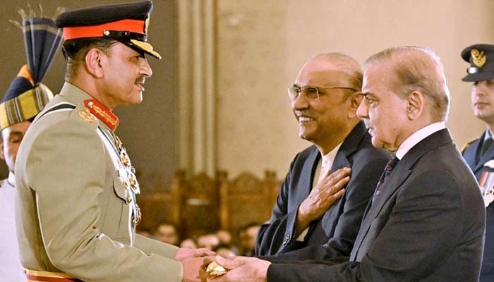 عاصم منیر پہلے CDF تعینات، صدر مملکت نے وزیراعظم کی سمری منظور کرلی، ایئر چیف ظہیر بابر سدھو کی مدت ملازمت میں بھی دو سال کی توسیع