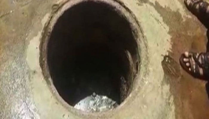 ہائیکورٹ، کھلے گٹر میں بچوں کے گرنے کی صورتحال پر وکیل درخواست گزار کو تیاری سے آنے کی ہدایت