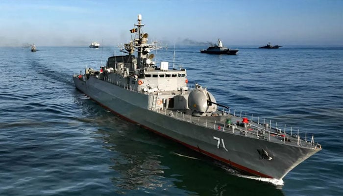 خلیج فارس میں ایران کی بڑی بحری مشقیں، امریکی جنگی جہازوں کو سخت وارننگ