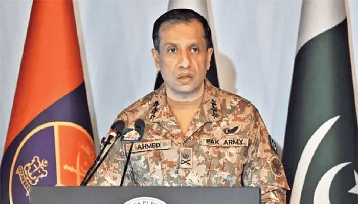 ذہنی مریض قومی سلامتی کیلئے خطرہ، ذات میں قید، کہتا ہے میں نہیں تو کچھ نہیں، جو ISPR جائے وہ غدار، اس کی سیاسی شعبدہ بازی ختم، فوجی ترجمان