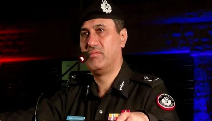ڈاکو زندہ جلانے پر پولیس کو رسپانس صحیح کرنا چاہئے تھا، آئی جی سندھ