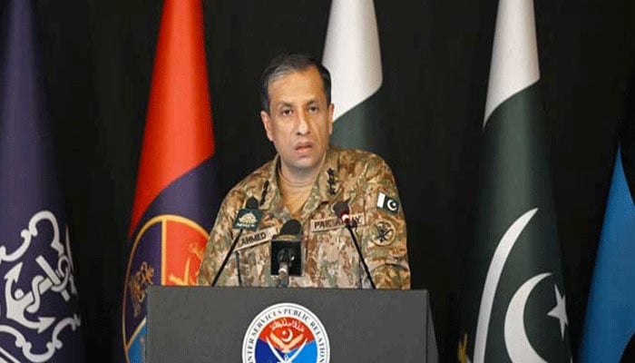 ترجمان پاک فوج نے پوری پریس کانفرنس میں بانی PTI کا نام لینا گوارہ نہیں کیا