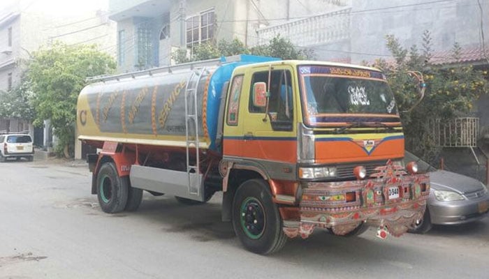 گلشن اقبال بلاک نائن، گلی نمبر B-42 میں دو ماہ سے پانی کی قلت، میئر کراچی سے مداخلت کی اپیل