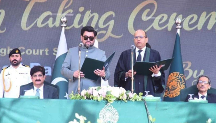 سندھ ہائی کورٹ کے نئے چیف جسٹس ظفر احمد راجپوت نے عہدے کا حلف اٹھا لیا