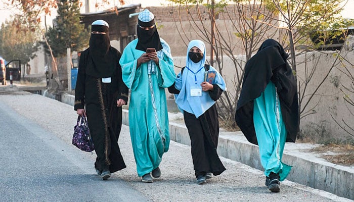 افغان خواتین پر دفاتر میں کام کرنے پر پابندی ہٹائی جائے، اقوام متحدہ کا طالبان سے مطالبہ