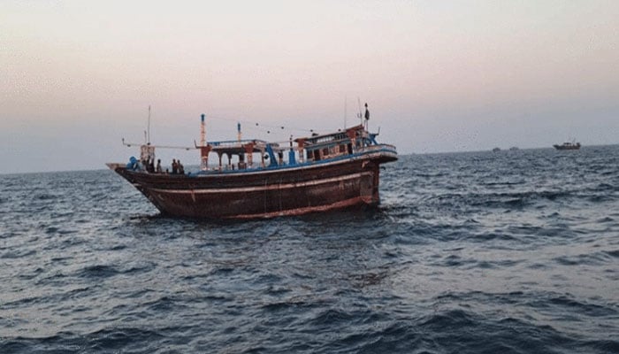 کسٹم میرین یونٹ کی کارروائی، کروڑوں مالیت کے ڈیزل کی 3 لانچیں پکڑ لیں