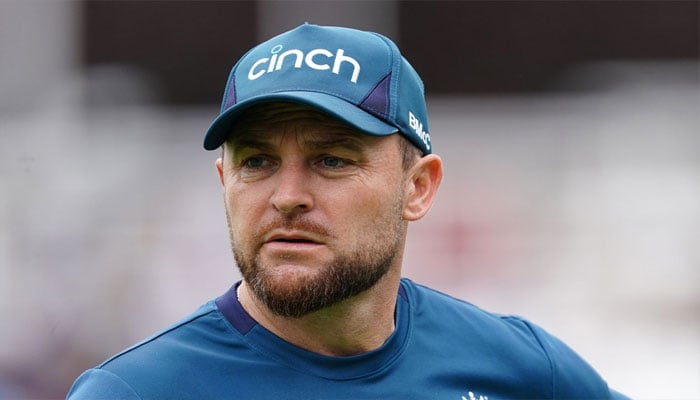 انگلش کرکٹ ٹیم کی تباہ کن ناکامیاں، میک کولم شدید تنقید کی زد میں