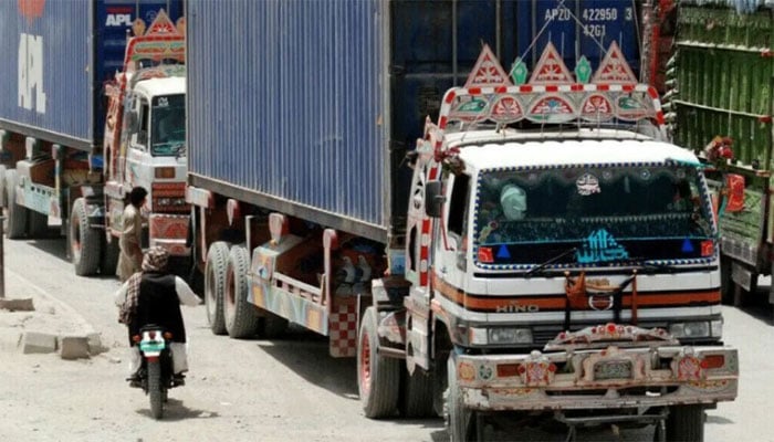 گڈز ٹرانسپورٹرز تقسیم، پنجاب میں ہڑتال ختم، سندھ میں جاری