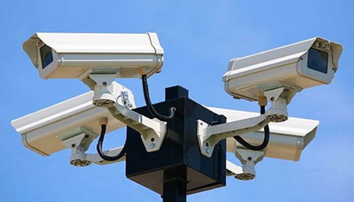 کراچی میں ہزاروں کیمرے، گاڑیاں اور موٹر سائیکلیں چھننا کم نہ ہوئیں