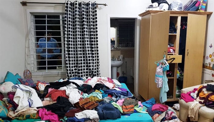 گلستان جوہر، چوری کی انوکھی واردات، ملزم نے طوطا ڈھونڈنے کا بہانہ بنا کر 7 سالہ بچی کو لوٹ لیا