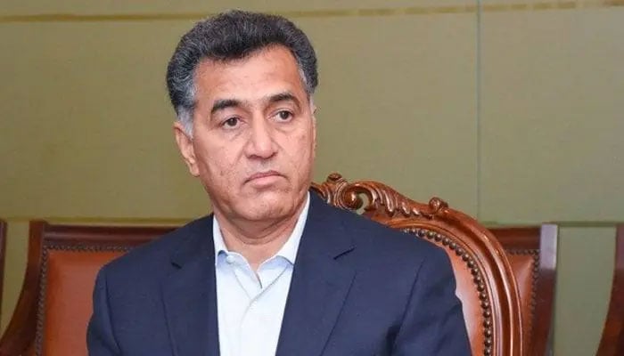 ملکی تاریخ میں پہلی بار سابق ISI چیف کو سزا، فیض حمید کو 14 سال قید بامشقت