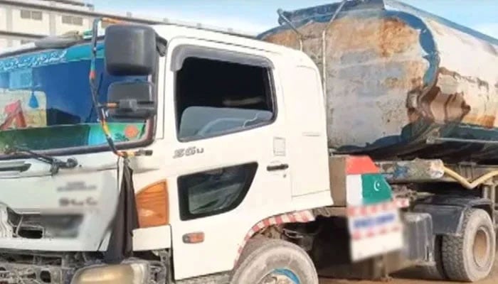 بے لگام ہیوی ٹریفک یا موت کے فرشتے، کورنگی میں واٹر ٹینکر نے بچہ کچل دیا