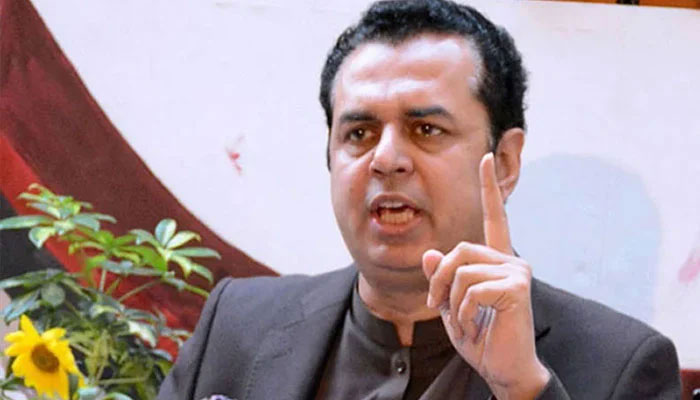 فیض حمید کو ریڈ لائن کراس کرنے پر سزا ہوئی، طلال چوہدری