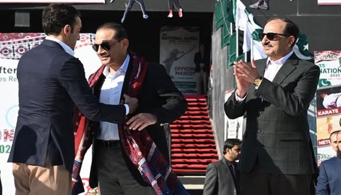 فیلڈ مارشل کو بلاول کا اجرک و ٹوپی کا تحفہ، دارالحکومت میں قیاس آرائیاں