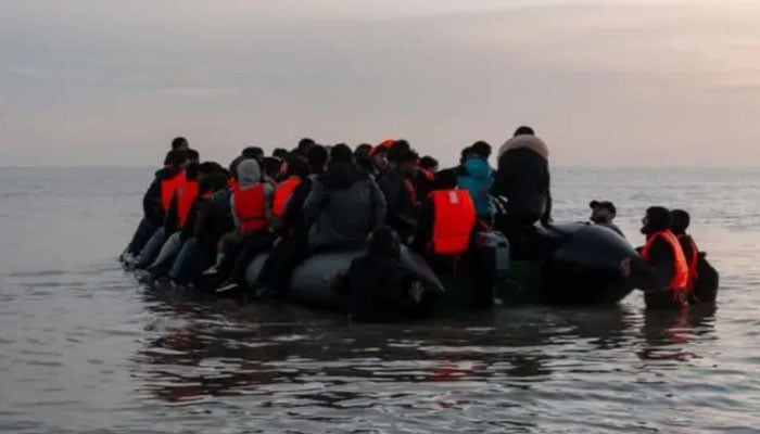 انگلش چینل کراسنگز دوبارہ بحال؛ ایک دن میں 700 سے زائد افراد برطانیہ پہنچے