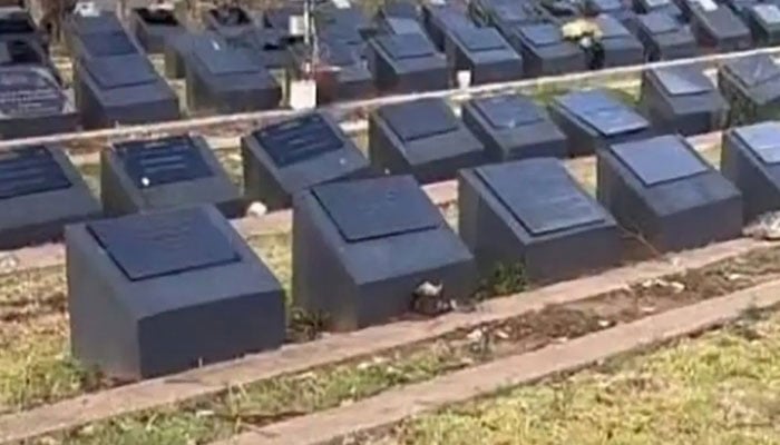 سڈنی، بیچ حملے کے بعد مسلمانوں کی قبروں کی بیحرمتی، سور کے سر رکھے گئے