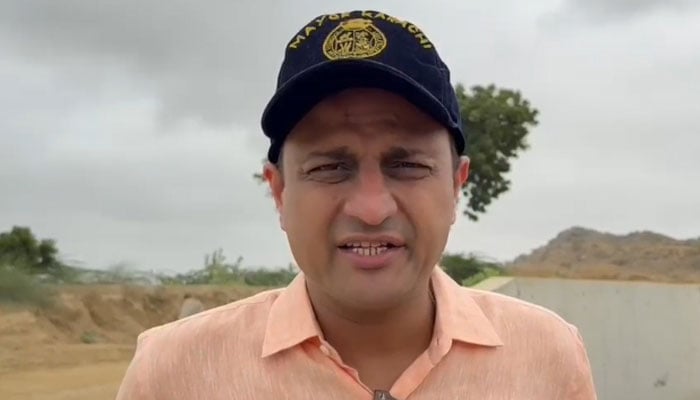 9 ٹاؤنز پر قبضہ، مگرمچھ کے آنسو بند کئے جائیں، میئر کراچی