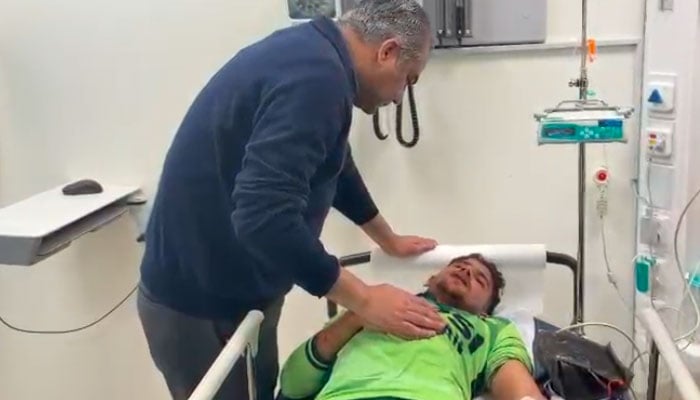 محمد شایان فیلڈنگ میں زخمی ہوگئے