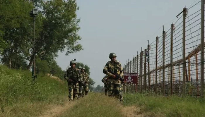 بھارت اور بنگلہ دیش میں کشیدگی: نئی دہلی اور اگر تلہ میں ویزا سروسز معطل