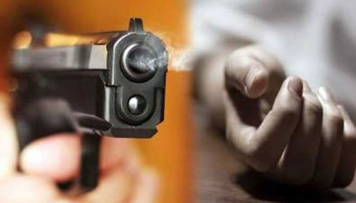 چوکنڈی قبرستان کے قریب کلینک میں لوٹ مار کرنے والا مبینہ ڈکیت اپنے ہی ساتھیوں کی فائرنگ سے مارا گیا