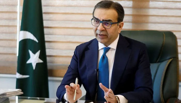 قومی ایئر لائن کا انتظام نیا مالک اگلے سال اپریل تک سنبھال لے گا، مشیر نجکاری، 10 ارب نہیں 55 ارب ملیں گے