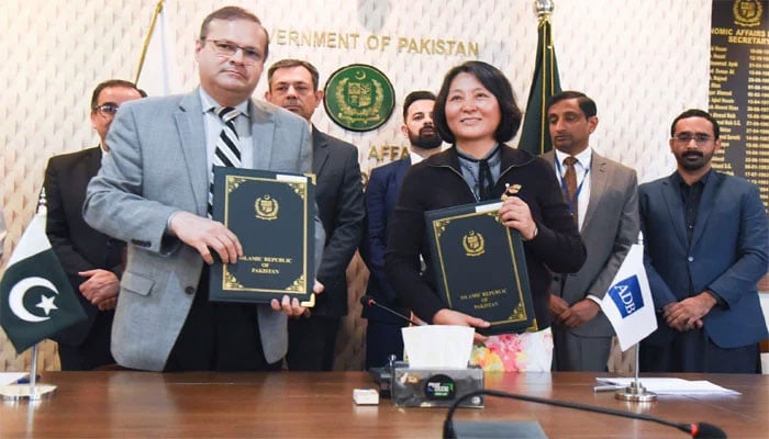 پاکستان اور ایشیائی بینک میں 204 ارب 51 کروڑ روپے کے دو اہم منصوبوں پر دستخط