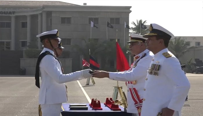 124 ویں مڈشپ مین اور 32 ویں شارٹ سروس کمیشن کورس کی کمیشننگ پریڈ