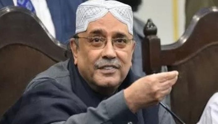 صدر آصف زرداری نے سابق صوبائی وزیر سید قبول محمد شاہ کی وفات پر ان کے گھر جا کر فاتحہ خوانی کی