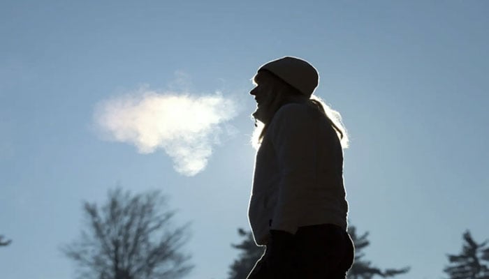 فرانس میں بڑھتی سردی، بے گھر پاکستانی باشندہ اور ساتھی پریشان