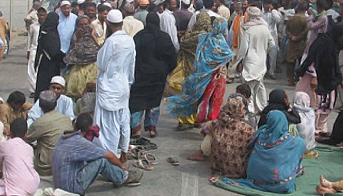 سٹی ریلوے کالونی کے مکینوں کا بجلی اور پانی کی عدم فراہمی کے خلاف احتجاج