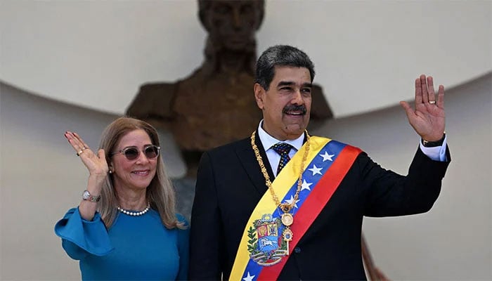 عالمی قانون کی خلاف ورزی ہے، چین، اقوام متحدہ، امریکا صدر مادورو اور اہلیہ کو رہا کرے، روس، تحمل کا مظاہرہ کریں، یورپ، علاقائی سالمیت کی خلاف ورزی ہے، ایران، اٹلی اور اسرائیل کا خیرمقدم