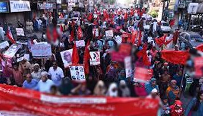 وینزویلا میں امریکی مسلح جارحیت کے خلاف مزدور تنظیموں کا احتجاج