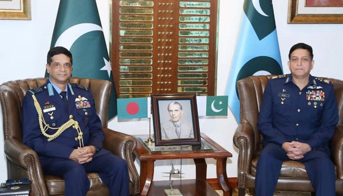 فضائی دفاع مضبوط بنانے کیلئے پاکستان سے رابطہ، بنگلہ دیشی ایئر چیف کی پاکستانی ہم منصب سے ملاقات، JF-17 تھنڈر طیاروں کی خریداری پر بات چیت