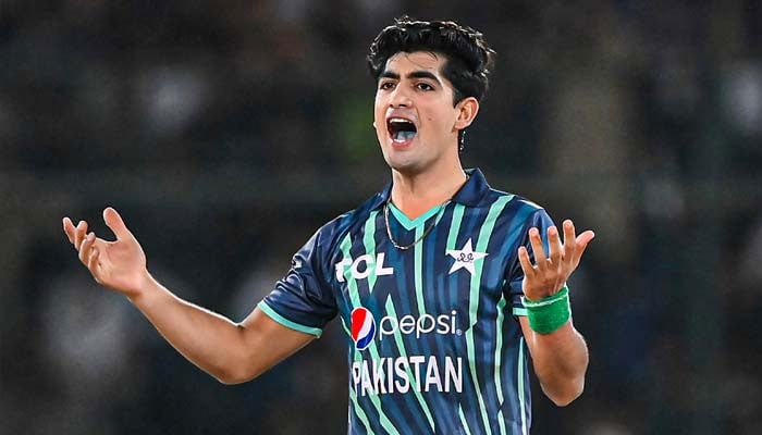 نسیم شاہ کومیچ فیس کا 10  فیصد جرمانہ