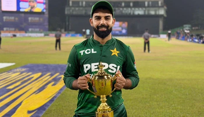 شاداب میچ وننگ کارکردگی کے ساتھ انٹرنیشنل کرکٹ میں واپس، پہلا ٹی 20 پاکستان کے نام