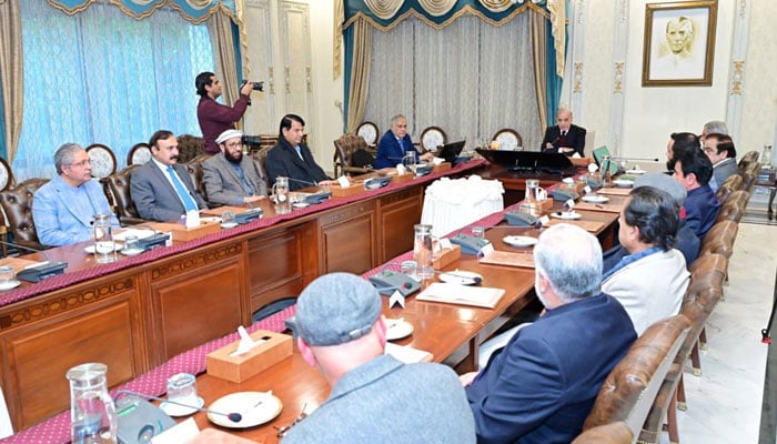 KP، عوامی مسائل کا ادراک ہے، اپنے دائرہ اختیار میں مسائل کے پائیدار حل کیلئے اقدامات کررہے ہیں، وزیراعظم، خیبرپختونخوا کے عوامی نمائندوں سے گفتگو