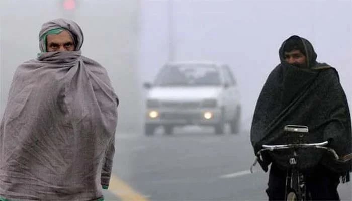 سردی کی شدت میں اضافہ، پنجاب  کے اسکولوں اور کالجوں میں موسمِ سرما کی چھٹیوں میں ایک ہفتے کا اضافہ