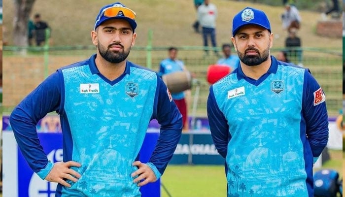 افغان کرکٹر محمد نبی نے بیٹے کے ساتھ کھیل کر تاریخ رقم کردی