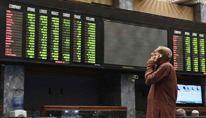 اسٹاک مارکیٹ، قومی و بین الاقوامی خبروں سے سرمایہ کار بے چین، 2025 پوائنٹس کی کمی