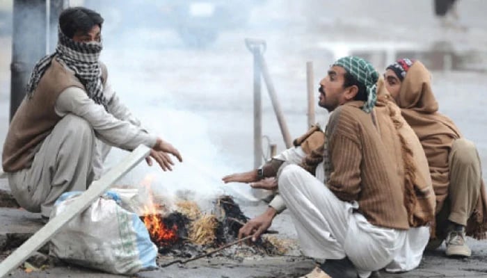 اندرون سندھ سردی کی لہر برقرار، گورکھ اہل اسٹیشن پر درجہ حرارت مائنس 4 ڈگری ہوگیا