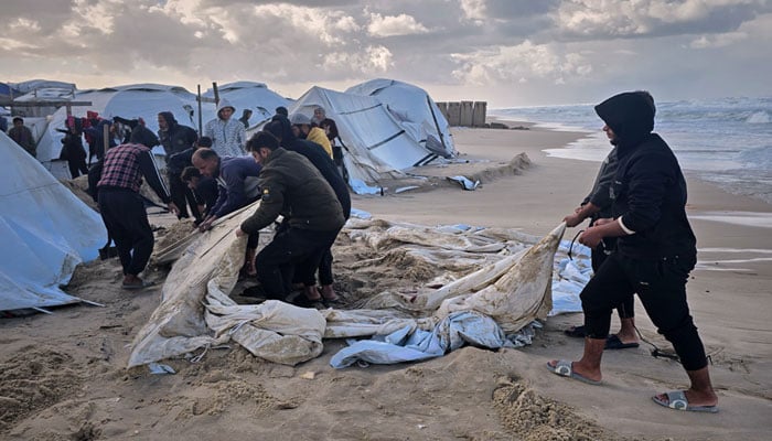 غزہ میں طوفان اور شدید سردی سے انسانی بحران سنگین، 5 فلسطینی شہید، امداد بندش سے مزید اموات کا خطرہ