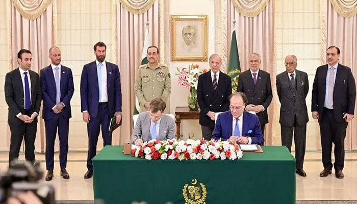 ٹرمپ خاندان کی قریبی کمپنی سے معاہدہ، پاکستان اور SC فنانشنل ٹیکنالوجیز کے درمیان ڈیجیٹل ادائیگیوں میں جدت کیلئے مفاہمتی یادداشت پر دستخط