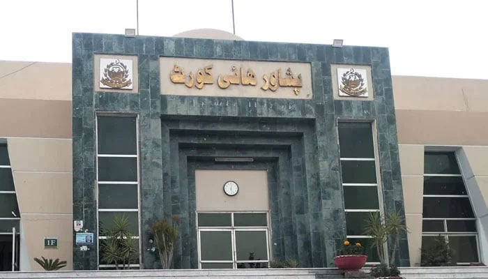 خیبر پختونخوا کے مخصوص حالات کے پیش نظر ججوں کیلئے آرمرڈ گاڑیوں کی خریداری