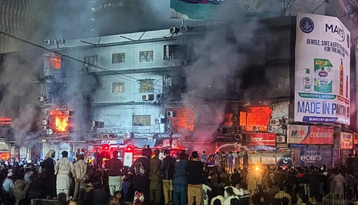 آتشزدگی کے واقعات کاروباری مراکز کی سلامتی کیلئے سنگین خطرہ، اشتیاق بیگ