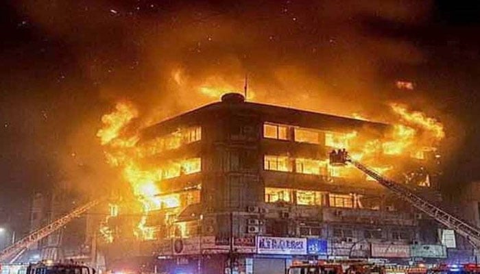 کراچی، آگ لگنے کے بڑے ہولناک سانحات بدلا کچھ بھی نہیں، تحقیقاتی رپورٹ سرد خانے کی نذر ہوجاتی ہے