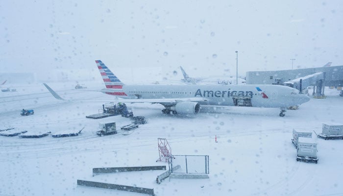 امریکا میں شدید برفانی طوفان، 8 ہزار سے زائد پروازیں منسوخ
