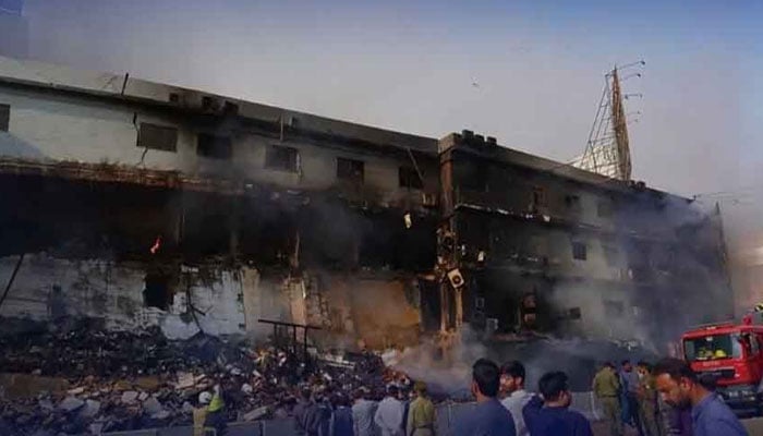 کراچی پلازہ آتشزدگی، نظرانداز انتباہ اور تاخیر سے ردِعمل نے تباہی بڑھا دی