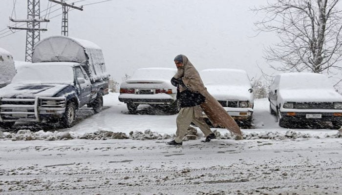 KP اور بلوچستان میں آج سے شدید بارشوں اور برفباری کی پیش گوئی، سوات میں سیاح پھنس گئے