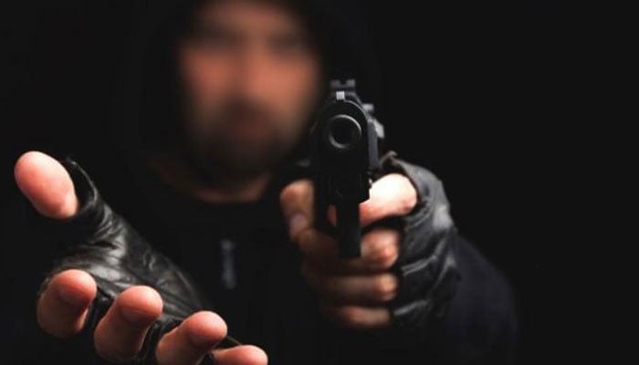 منگھوپیر میں موبائل فون چھیننے کے دوران ڈاکوؤں نے ایک شخص کی جان لے لی